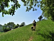 54 Due passi sui verdi prati dei Prati Parini